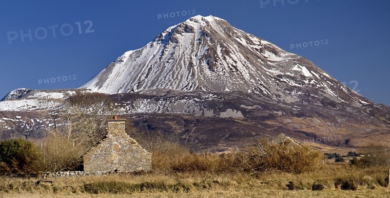 Gweedore, County Donegal, Ireland. Mount Errigal with a dusting of snow. Ireland Irish Eire Erin Europe European Republic Sky Blue Brown Stonework Ruins Old buildings Old buildings Scenic Landscape Tourism Mountain Errigal Errigal Gweedore Snow Capped Destination Destinations Northern Europe Poblacht na hEireann