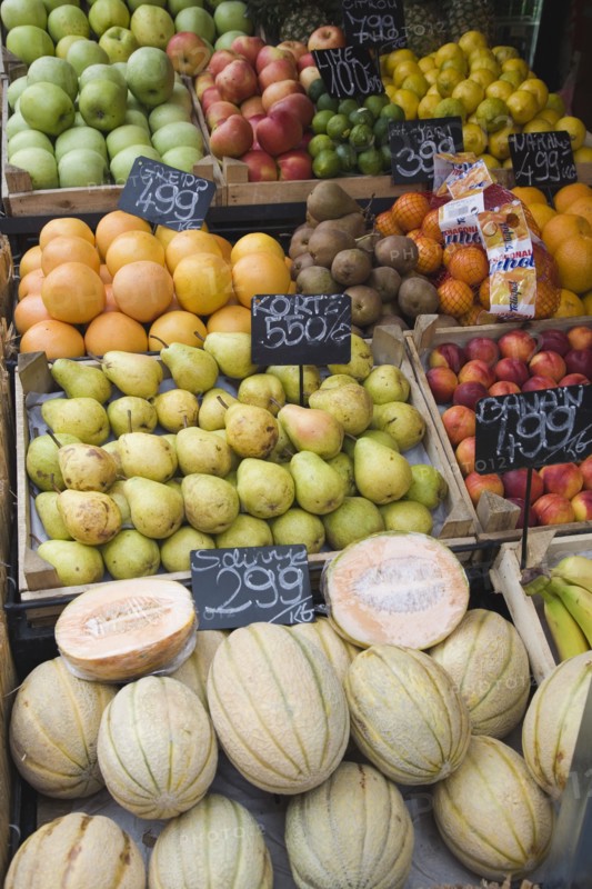 Budapest, Pest County, Hungary. Fruit stall at the rail terminus Budapest Nyugati palyaudvar. Hungary Hungarian Europe European East Eastern Buda Pest Budapest City Nagy Vasarcsarnok Central Market markets Fruit Palyaudvar Stall Shop Store Destination Destinations Eastern Europe