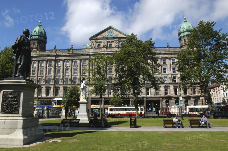 Ireland, Belfast, City architecture seen from gardens