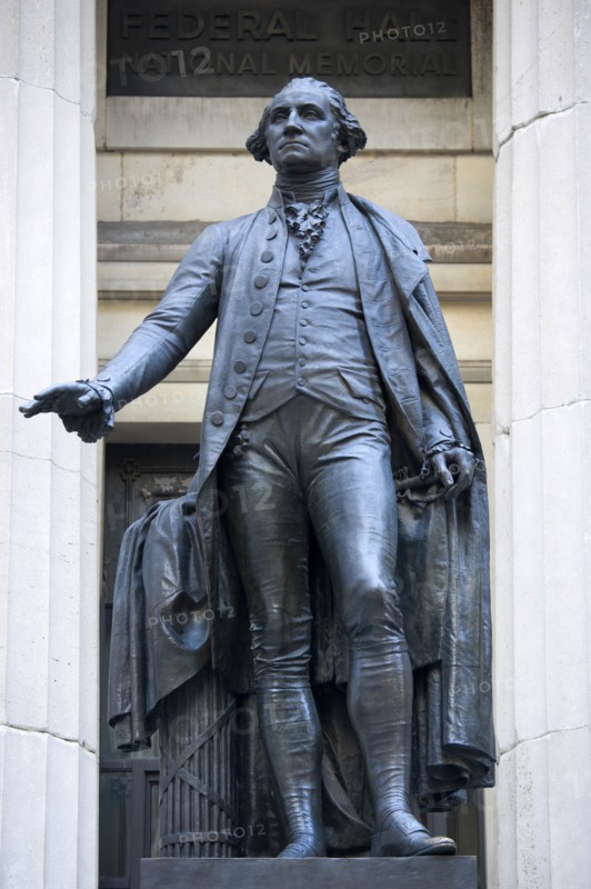 USA, New York, New York City, Manhattan  Statue of George Washington outside the Federal Hall National Memorial in Wall Street in the Financial District of Lower Manhattan.