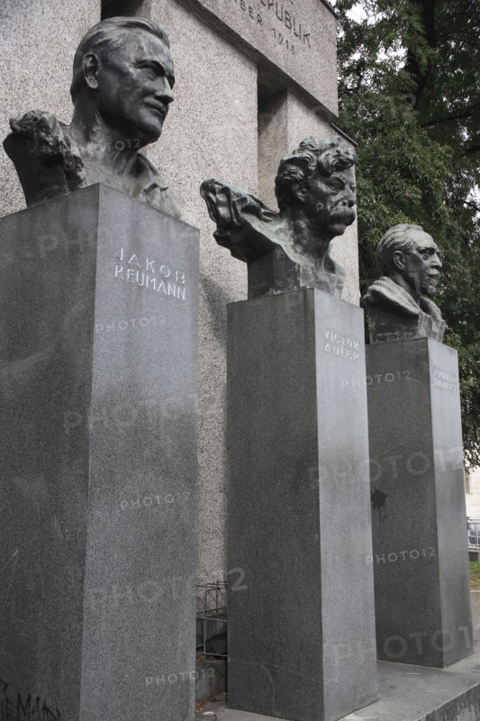Monument of the Republic with the busts of Jakob Reumann Victor Adler and Ferdinand Hanusch. Photo: Bennett Dean