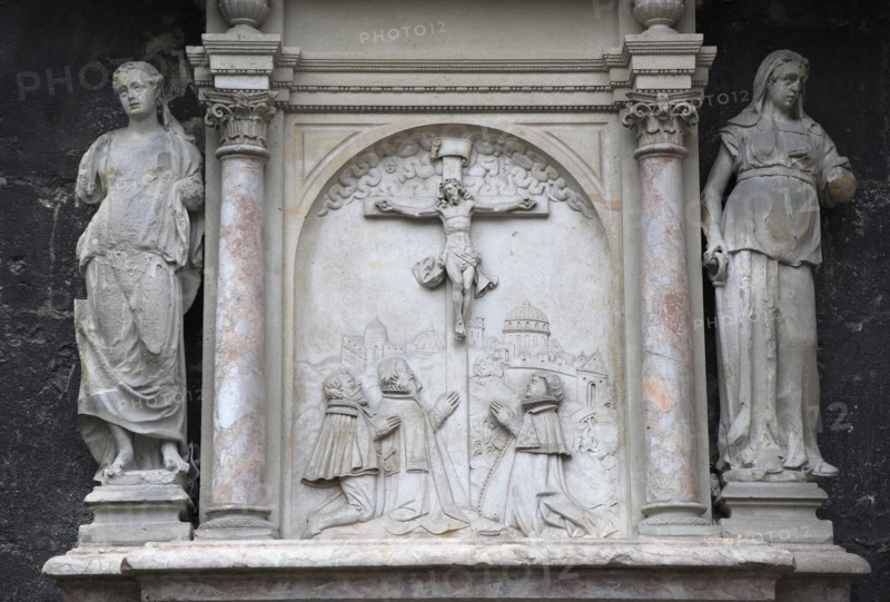 Stone relief carving of the crucifixion flanked by statues on the outside of the Stephansdom Cathedral. Photo : Bennett Dean