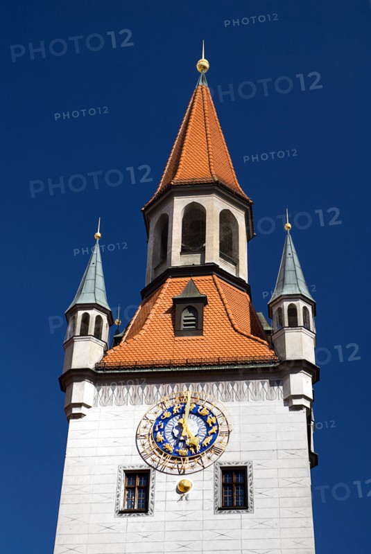 Marienplatz. Altes Rathaus or Old Town Hall. Original building dating from the fifteenth century with baroque facade added in the seventeenth century. Detail of clock tower. Photo: Hugh Rooney