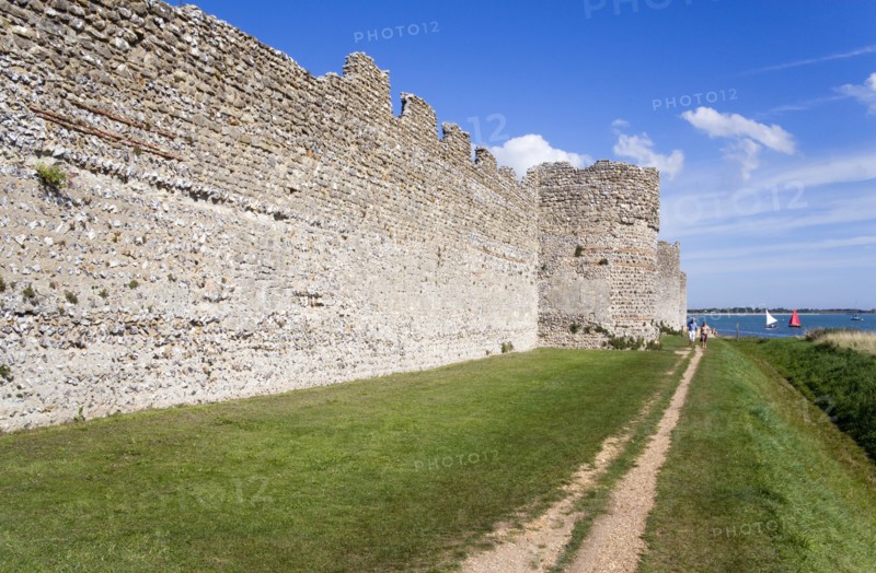 Portchester Castle Norman 12th Century flint walls rebuilt on the site of the Roman 3rd Century Saxon Shore Fort. Photo : Paul Seheult