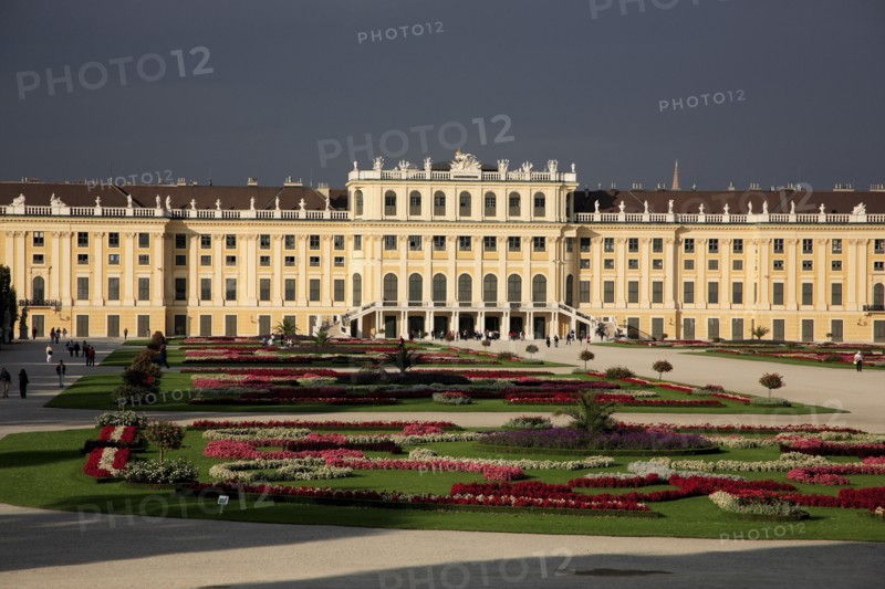 Schonnbrunn Palace. Exterior and formal gardens. Photo : Bennett Dean
