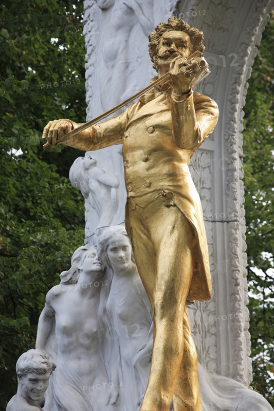 Statue of Johann Strauss in the Stadt Park. Photo : Bennett Dean
