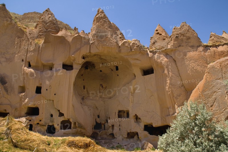 Zelve Open Air Museum. Abandoned monastic cave town inhabited until 1952 when the valley was deemed too dangerous to live in any more. Monastery complex incorporating deep bowl shape cut out of the rock. Photo : Hugh Rooney
