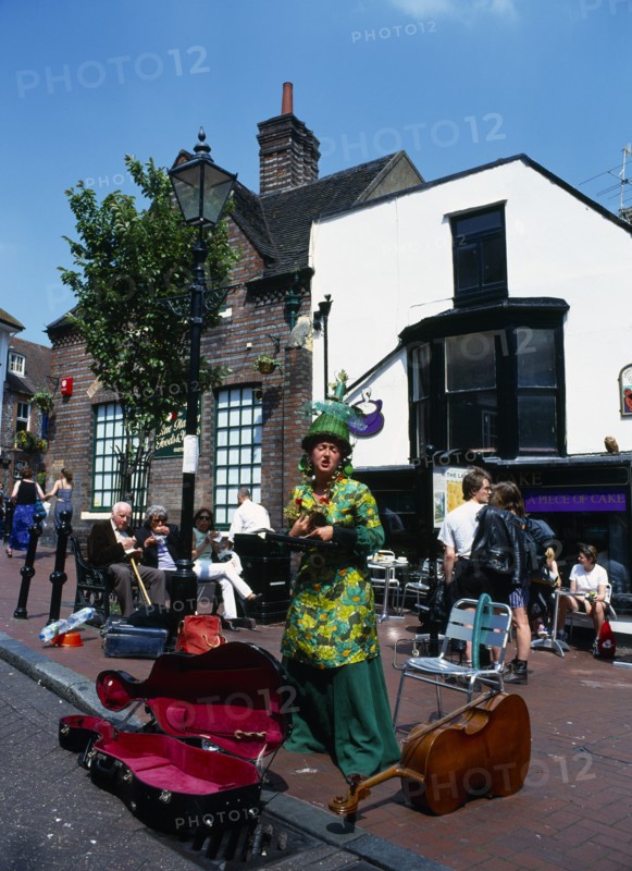 England, East Sussex, Brighton, The Lanes Busker in Market Square During Brighton Festival. 
Photo : Stephen Rafferty