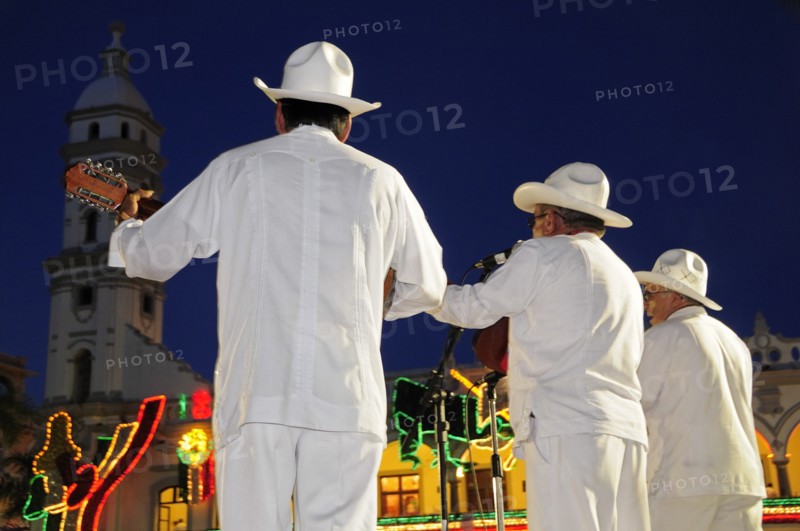Mexico, Veracruz, Band playing in the Zocalo at night. 
Photo : Nick Bonetti