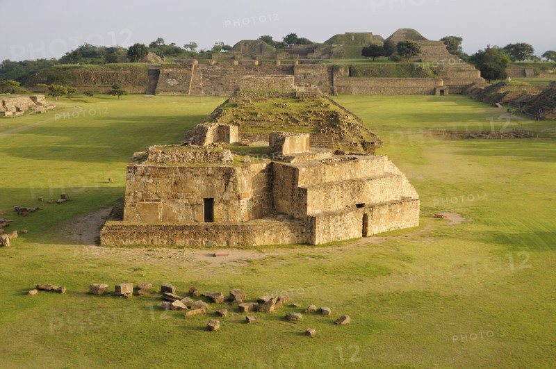 Mexico, Oaxaca, Monte Alban, Archaeological site Ruins of Monticulo J and Edifio I H and G buildings in the central plaza. 
Photo : Nick Bonetti