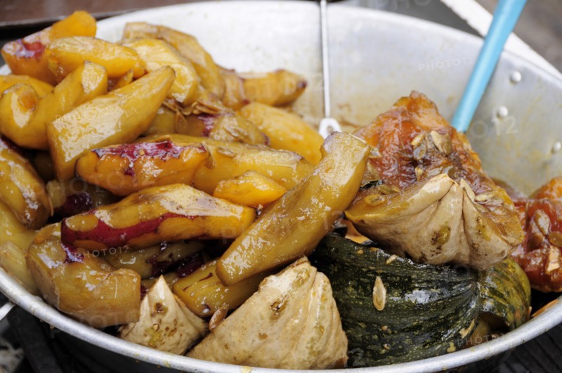Mexico, Michoacan, Patzcuaro, Bowl of candied squash and yam or camote. 
Photo : Nick Bonetti