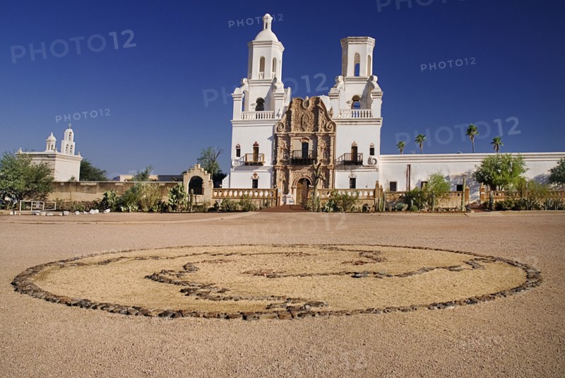 USA, Arizona, Tucson, Mission Church of San Xavier del Bac. Exterior facade with raised mosaic circle in foreground. 
Photo : Hugh Rooney