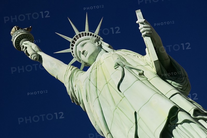 USA, Nevada, Las Vegas, The Strip New York New York hotel and casino exterior. Angled view of a replica Statue of LIberty. 
Photo : Hugh Rooney