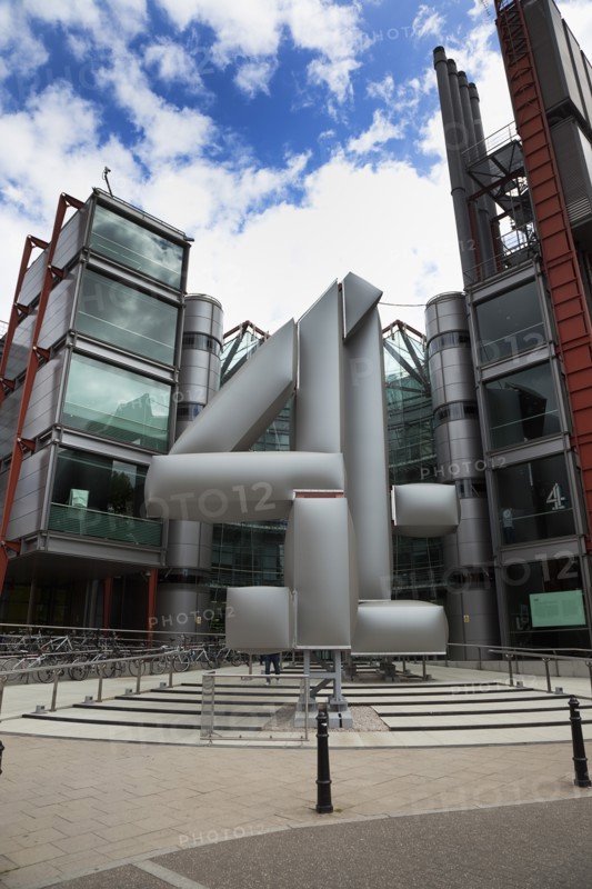 England, London, Westminster 124 Horseferry Road the headquarters of Channel Four television broadcasting designed by the Richard Rogers partnership. 
Photo : Stephen Rafferty