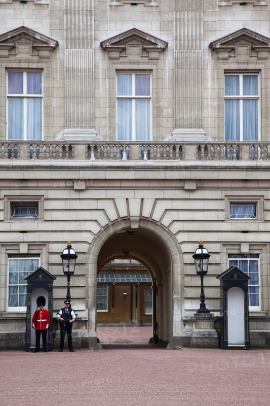 England, London, Westminster Buckingham Palace exterior with both Queens Guard and Metropolitan Police armed officers. 
Photo : Stephen Rafferty