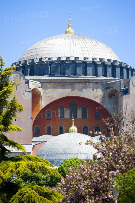Turkey, Istanbul, Sultanahmet Haghia Sophia central dome of the former Byzantine Church and later Mosque now a museum. 
Photo : Paul Seheult
