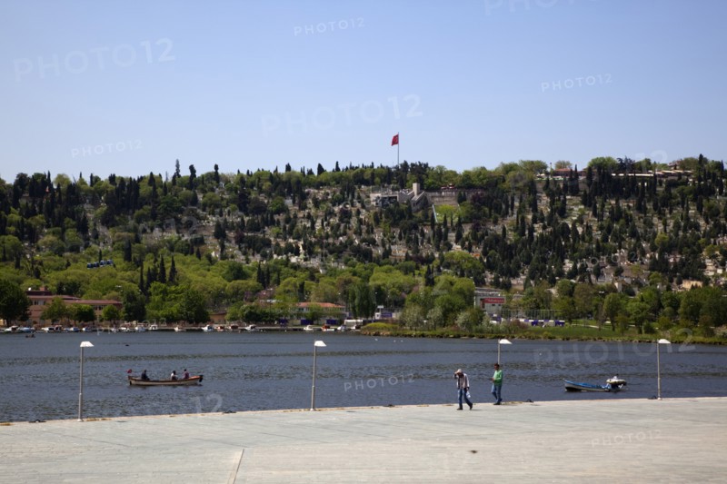 Turkey, Istanbul, Golden Horn view across water from the Halic conference centre. 
Photo : Stephen Rafferty