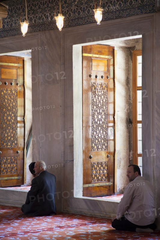 Turkey, Istanbul, Sultanahmet Camii Blue Mosque interior with men at worship. 
Photo : Stephen Rafferty