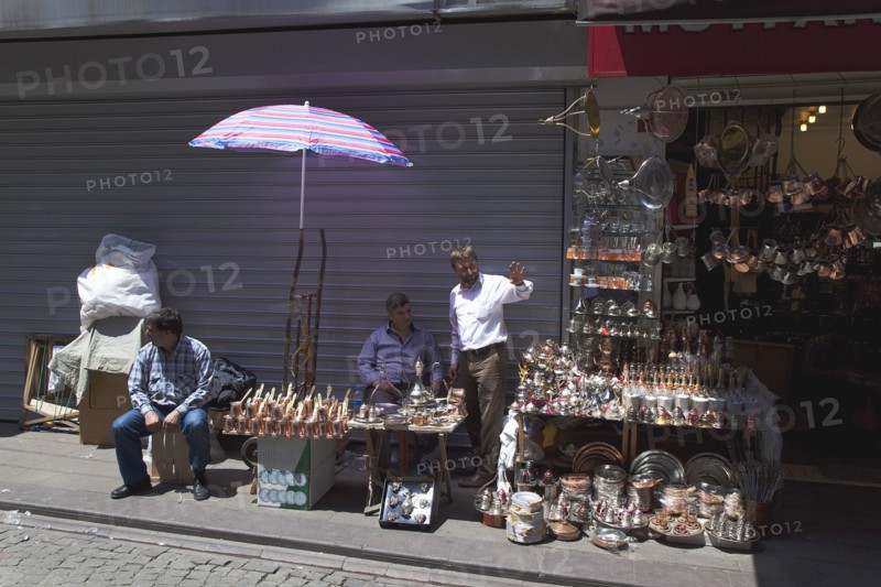 Turkey, Istanbul, Eminonu Misir Carsisi Spice Market metal goods vendors at the entrance. 
Photo : Stephen Rafferty