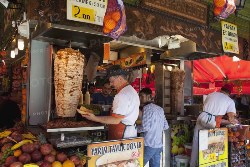Turkey, Istanbul, Eminonu Kebab stall. 
Photo : Stephen Rafferty