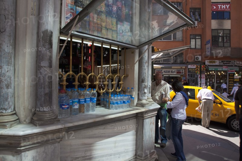 Turkey, Istanbul, Sirkeci shop selling drinks. 
Photo : Stephen Rafferty