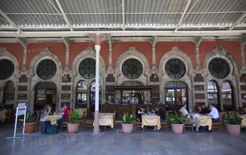 Turkey, Istanbul, Sirkeci Gar railway station interior Orient Express restaurant. 
Photo : Stephen Rafferty