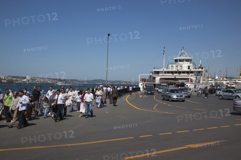 Turkey, Istanbul, Sirkeci ferry terminal with cars and passengers disembarking. 
Photo : Stephen Rafferty