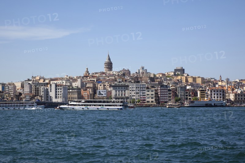 Turkey, Istanbul, Eminonu view across the Golden Horn toward Galata district. 
Photo : Stephen Rafferty