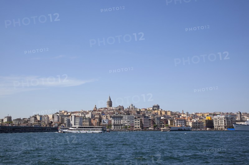 Turkey, Istanbul, Eminonu view across the Golden Horn toward Galata district. 
Photo : Stephen Rafferty