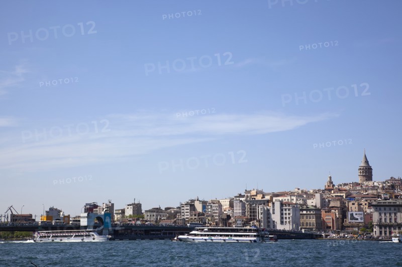 Turkey, Istanbul, Eminonu view across the Golden Horn toward Galata district. 
Photo : Stephen Rafferty