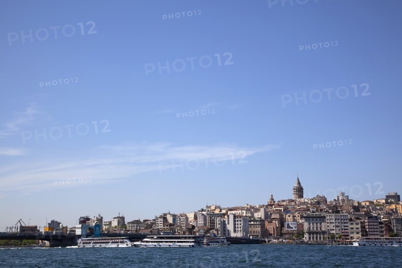 Turkey, Istanbul, Eminonu view across the Golden Horn toward Galata district. 
Photo : Stephen Rafferty