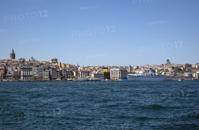 Turkey, Istanbul, Eminonu view across the Golden Horn toward Galata district. 
Photo : Stephen Rafferty