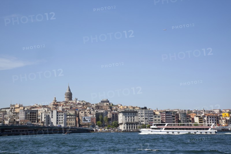 Turkey, Istanbul, Eminonu view across the Golden Horn toward Galata district. 
Photo : Stephen Rafferty