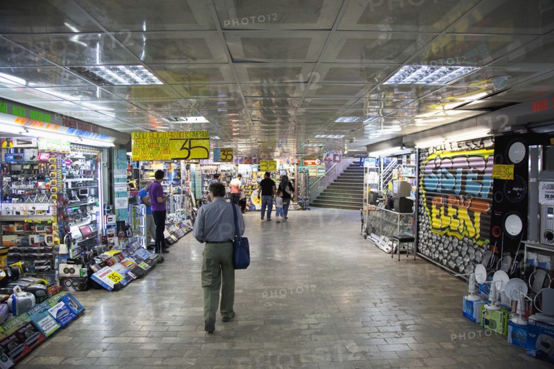 Turkey, Istanbul, Karakoy Galata electrical stores in underpass. 
Photo : Stephen Rafferty