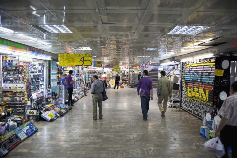 Turkey, Istanbul, Karakoy Galata electrical stores in underpass. 
Photo : Stephen Rafferty