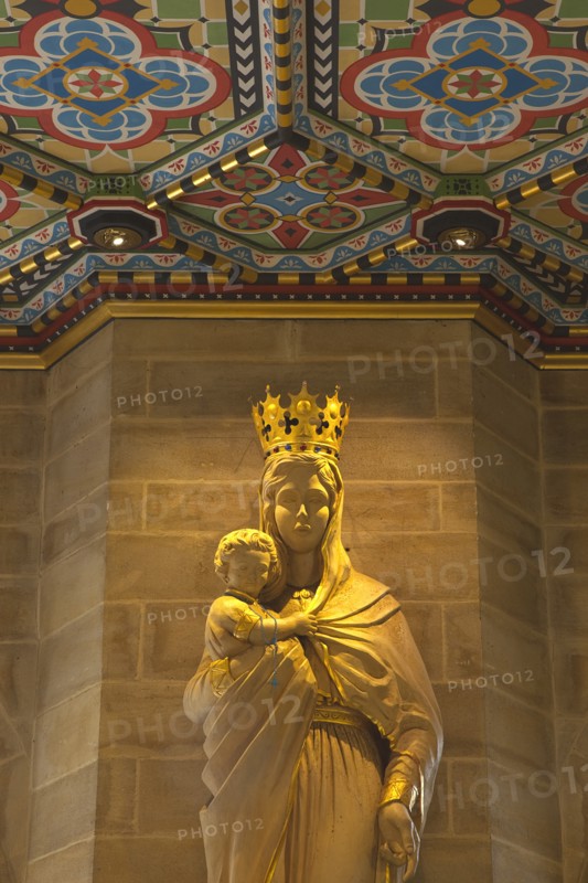 England, West Sussex, Shoreham-by-Sea, Lancing College Chapel interior statue of the Virgin Mary holding the Christ Child (Child Jesus). 
Photo : Stephen Rafferty