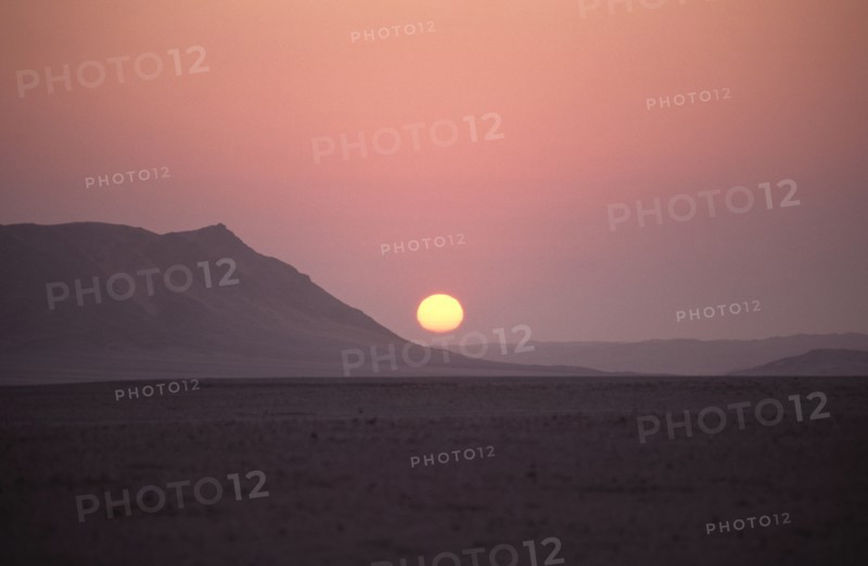 Namibia, Namib Naukluft National Park, Sunset in the Namib Naukluft desert. Access is restricted due to Diamond mining activity by DeBeers. 
Photo : Adrian Arbib