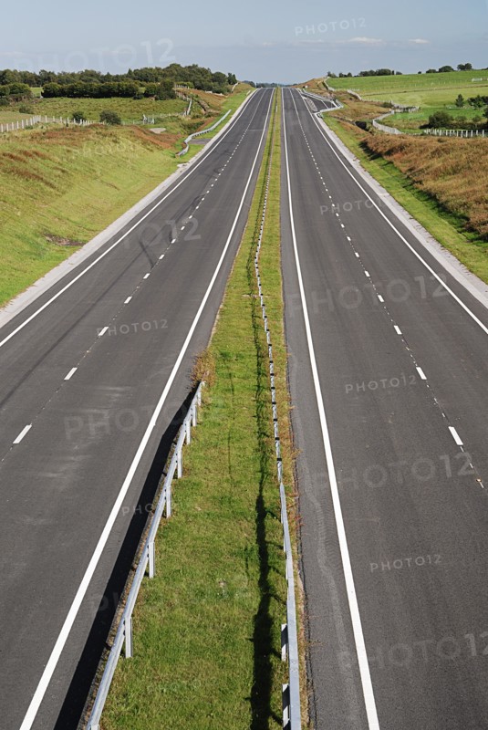 Ireland, County Tyrone, Ballygalley, View over dual empty dual carriageway. 
Photo : Hugh Rooney