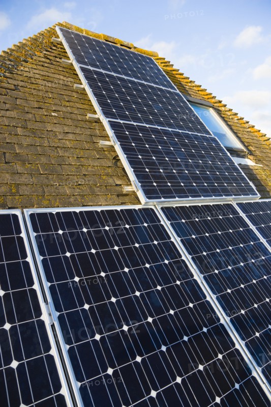 Architecture, Environment, Solar Panels, Alternative Energy Electricity Solar photovoltaic roof panels on detached house for electricity conversion. 
Photo : Paul Seheult