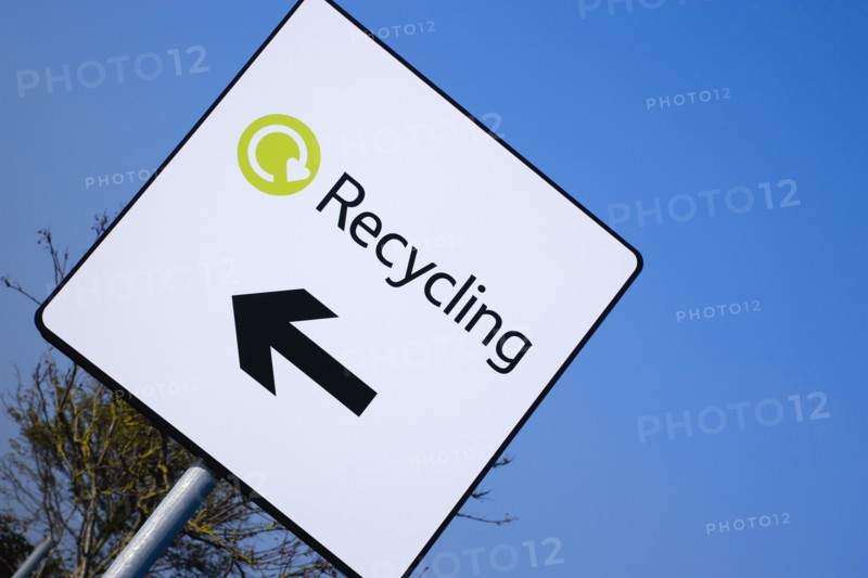 Environment, Recycling, Sign in supermarket car park. 
Photo : Paul Seheult