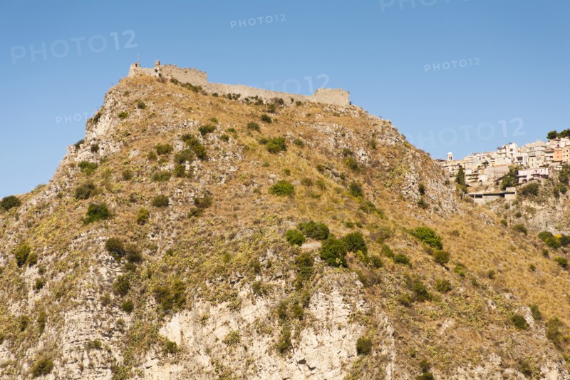 Italy, Sicily, Taormina, Saracens Castle above the town. 
Photo : Mel Longhurst