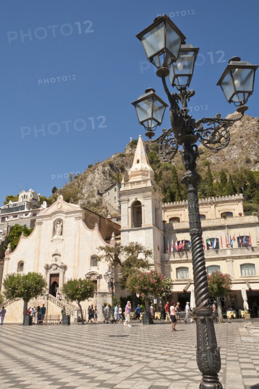 Italy, Sicily, Taormina, Piazza IX Aprile San Giuseppe Church. 
Photo : Mel Longhurst