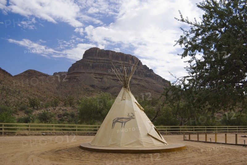 USA, Arizona, Grand Canyon, Tepee below Spirit Mountain. 
Photo : Chris Penn
