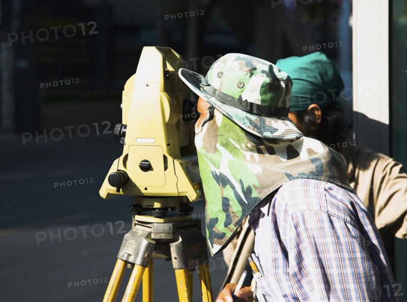 Chinatown Surveyor in camouflage shade in hot afternoon sun.