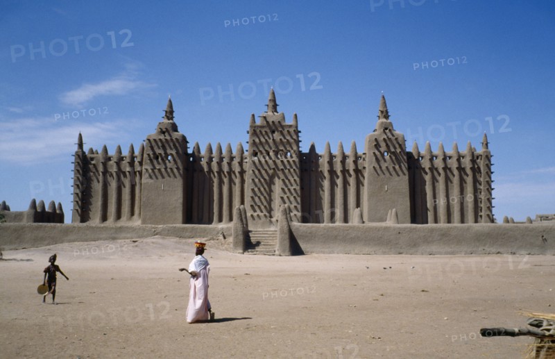 Mali, Djenne, Exterior of the Mosque constructed from mud. Photo : Jonathan Hope