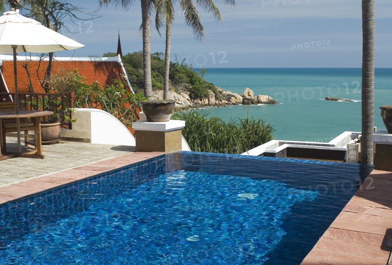 Thailand, Koh Samui, Choeng Mon Bay, Samui Peninsula Resort. Private Infinity Pool overlooking the beach. Photo : Derek Cattani