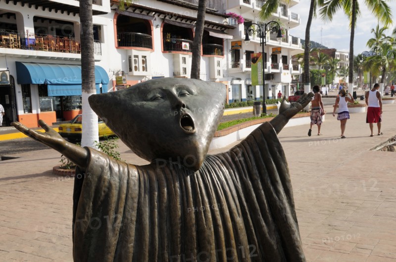 Mexico, Jalisco, Puerto Vallarta, Detail of sculpture In Search of Reason by Sergio Bustamente on the Malecon. Photo : Nick Bonetti