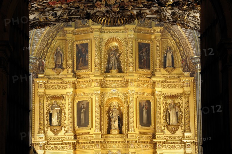 Mexico, Oaxaca, Church of Santo Domingo Interior with carved and gilded altarpiece with paintings and painted sculpted figures. Photo : Nick Bonetti