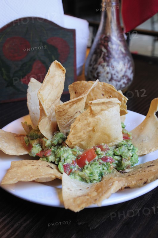 Mexico, Bajio, San Miguel de Allende, Plate of guacamole and tacos. Photo : Nick Bonetti