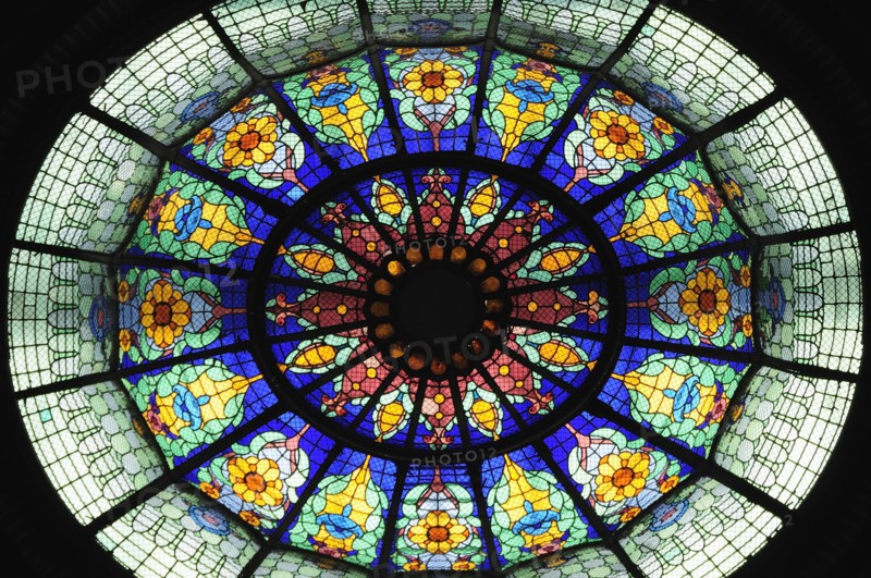 Mexico, Federal District, Mexico City, Detail of Tiffany glass window in the Gran Hotel Zocalo. Photo : Nick Bonetti